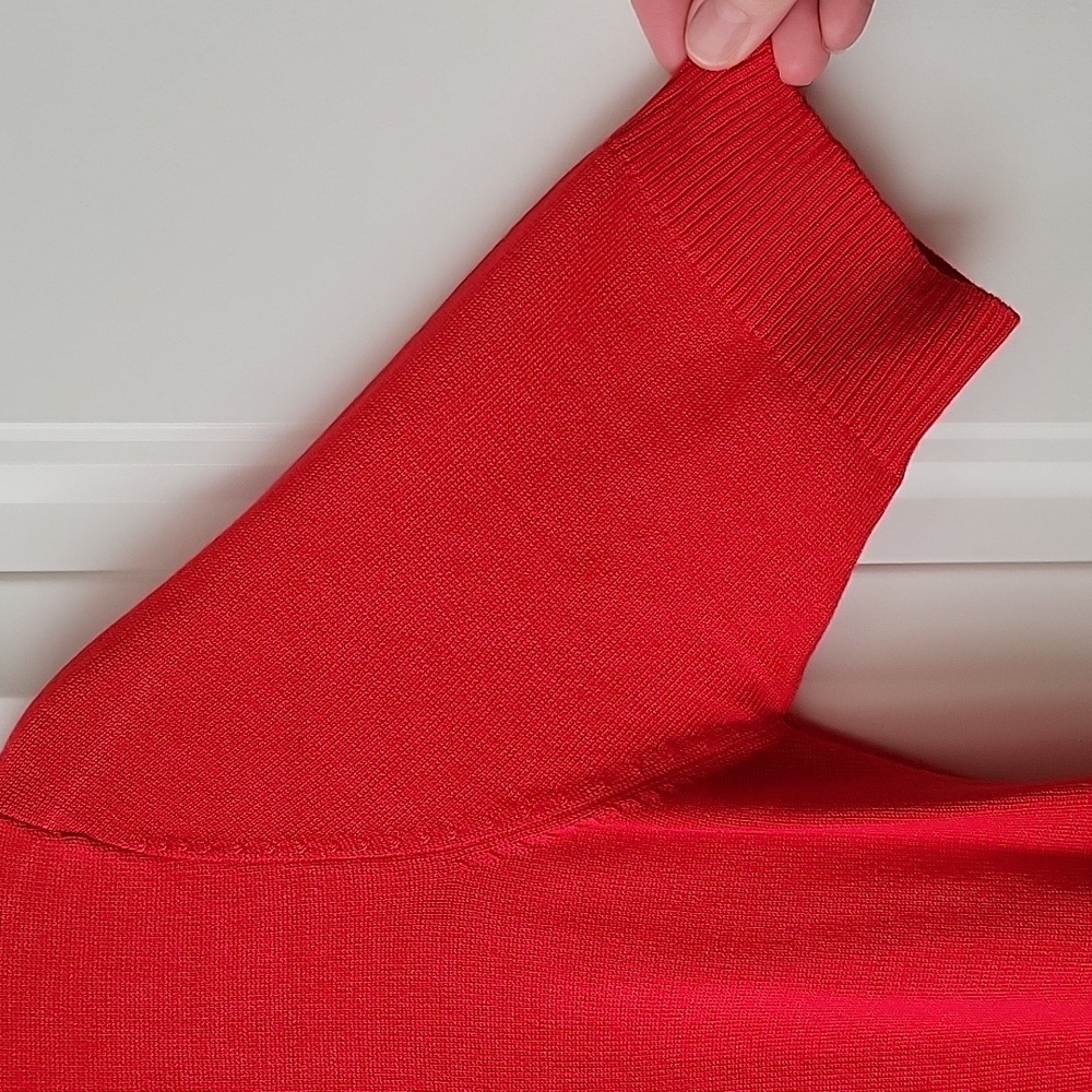 Red sweater - Picture 3 of 4